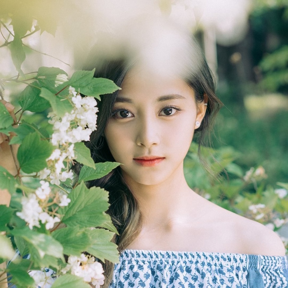 “Nghiêng ngả” trước các “nam thần, nữ thần” Hàn Quốc - 2 Nữ ca sĩ K-pop Tzuyu của nhóm Twice