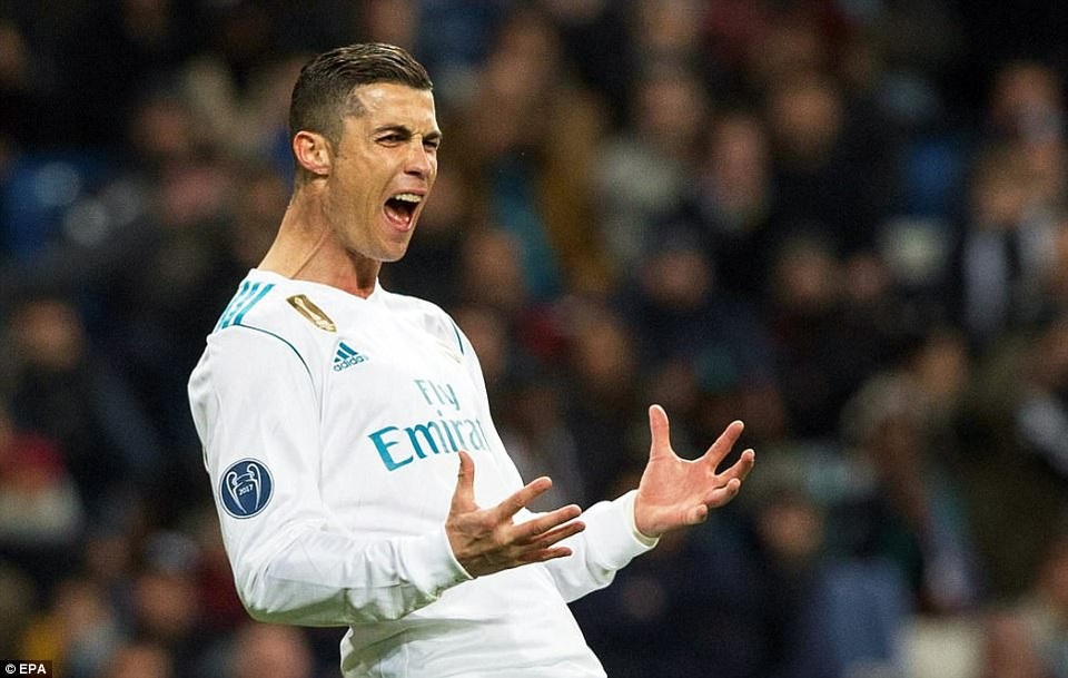 C.Ronaldo rạng rỡ trong lần thứ 5 giành Quả bóng vàng - 13
Dấu ấn lớn nhất của C.Ronaldo, chính là hai danh hiệu Champions League và La Liga 2017 cùng Real Madrid