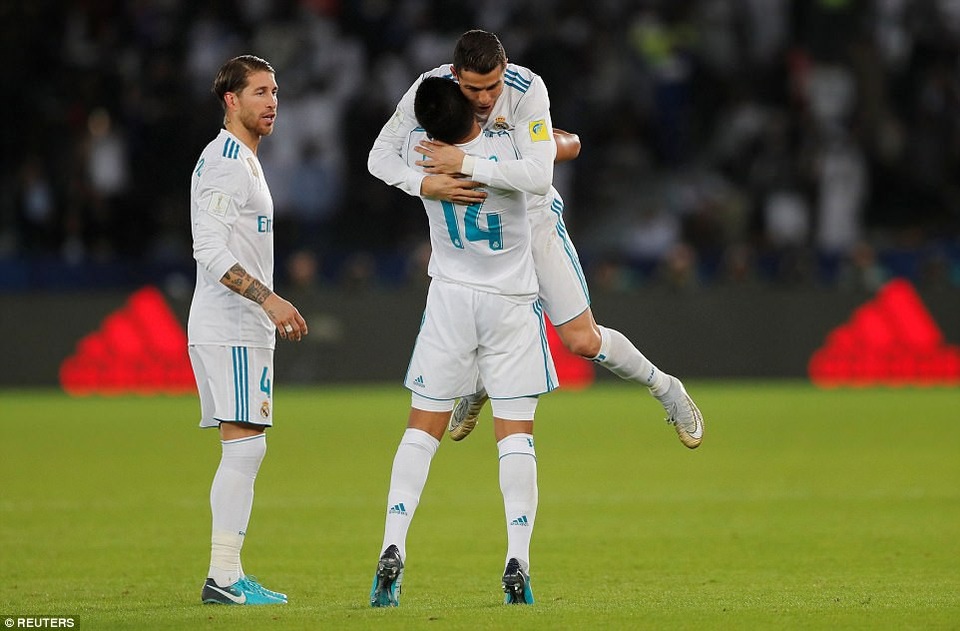 C.Ronaldo ghi bàn siêu đẳng, Real Madrid vô địch FIFA Club World Cup 2017 - 4
Real Madrid lẫn thứ ba trong 4 năm vô địch FIFA Club World Cup