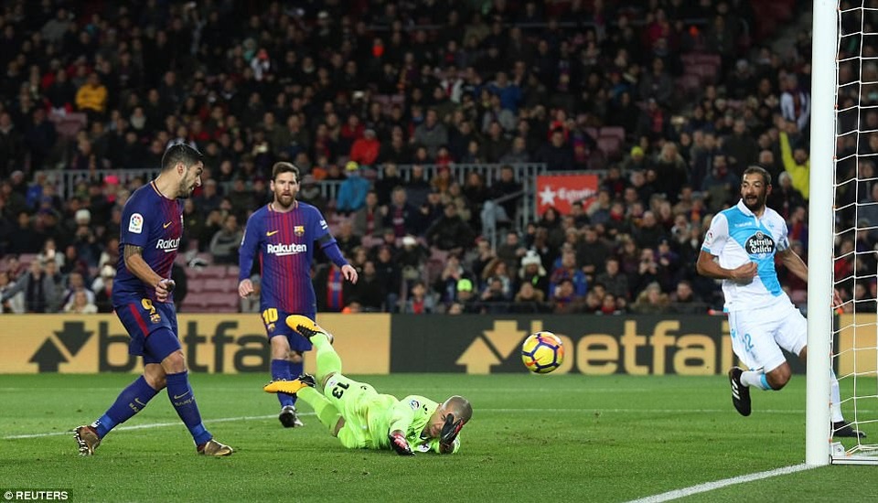 Luis Suarez chói sáng, Barcelona “vùi dập” Deportivo - 2
Luis Suarez tỏa sáng với cú đúp vào lưới Deportivo