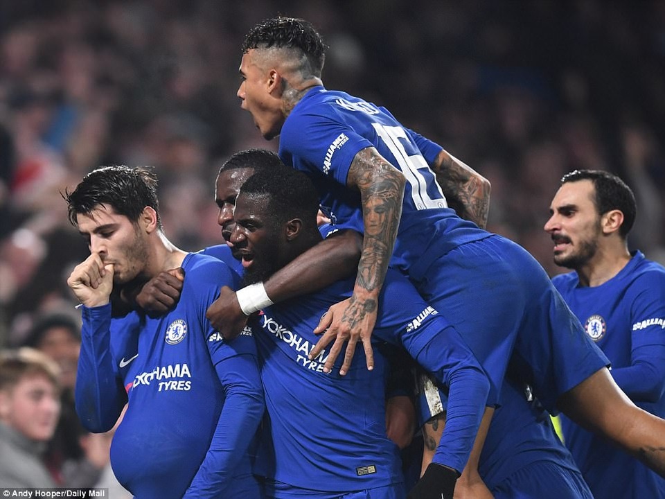 
Morata (ngoài cùng bên trái) ăn mừng bàn thắng vào lưới Bournemouth
