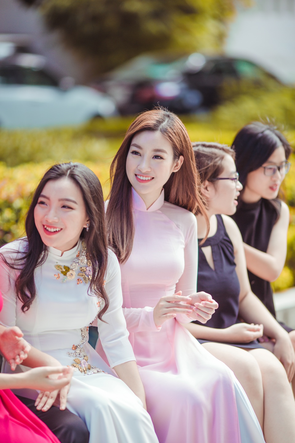 Hoa hậu Mỹ Linh xinh ngất ngây trong bộ ảnh kỷ yếu chụp cùng bạn học - 2 Hoa hậu Mỹ Linh xinh ngất ngây trong bộ ảnh kỷ yếu chụp cùng bạn học - 2