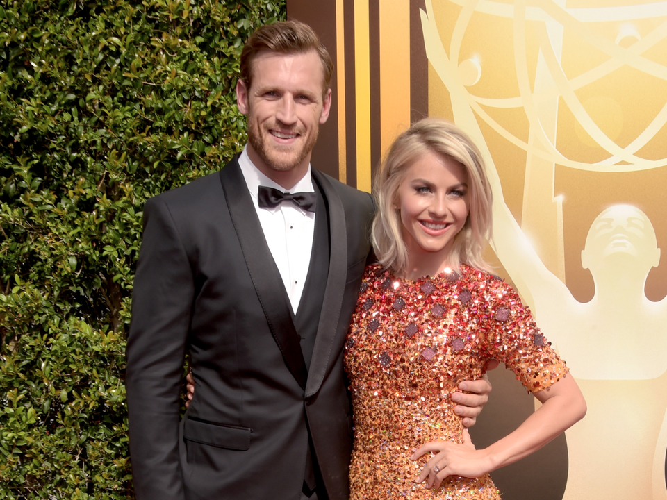 Những cặp đôi ngôi sao trì hoãn “chuyện ấy” tới khi cưới - 2 Nữ vũ công Julianne Hough và cầu thủ Brooks Laich