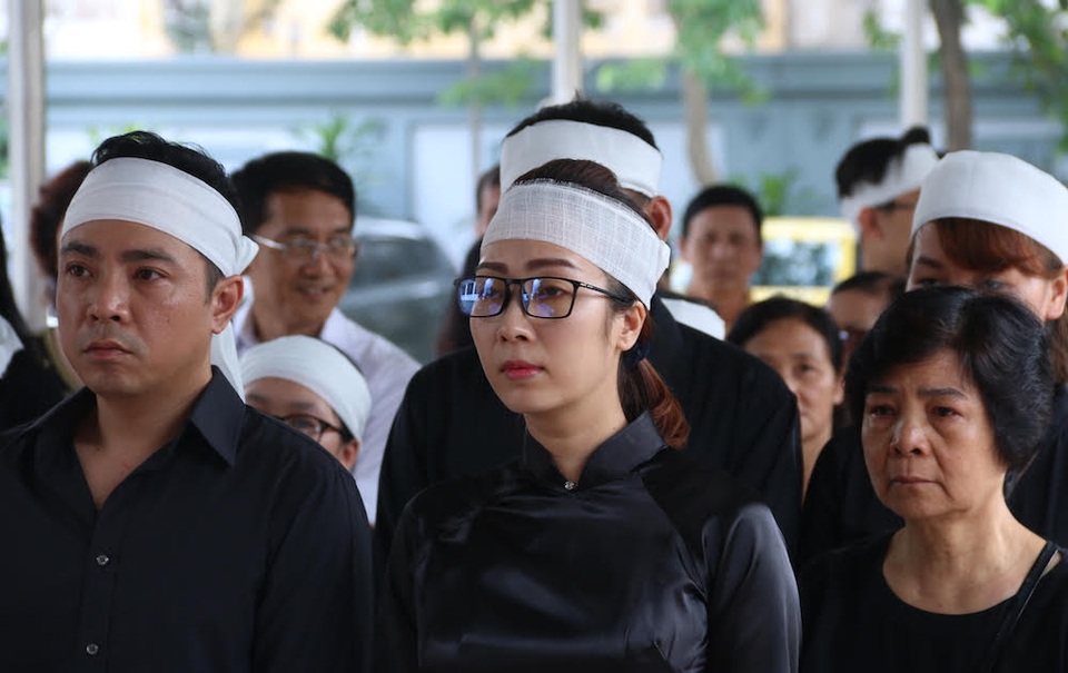 Đồng nghiệp xót xa trong phút giây tiễn biệt nghệ sĩ Duy Thanh - 1 Chị Hồng Anh - con gái duy nhất nam diễn viên Duy Thanh