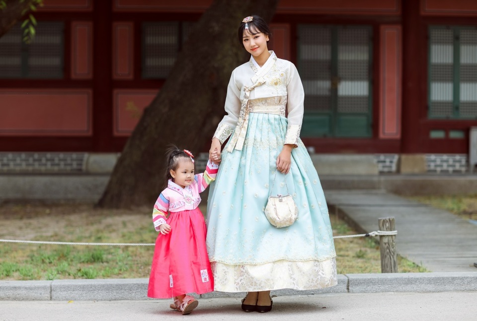 Con gái Maya đáng yêu cùng mẹ đi du lịch Hàn Quốc - 3