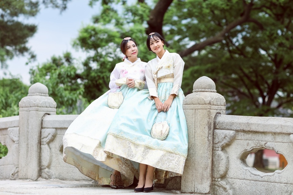 Con gái Maya đáng yêu cùng mẹ đi du lịch Hàn Quốc - 8