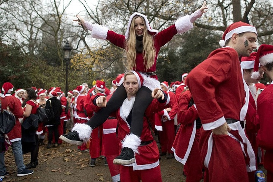 Những “bà già” Noel siêu trẻ trung và nóng bỏng - 4 Những “bà già” Noel siêu trẻ trung và nóng bỏng - 4