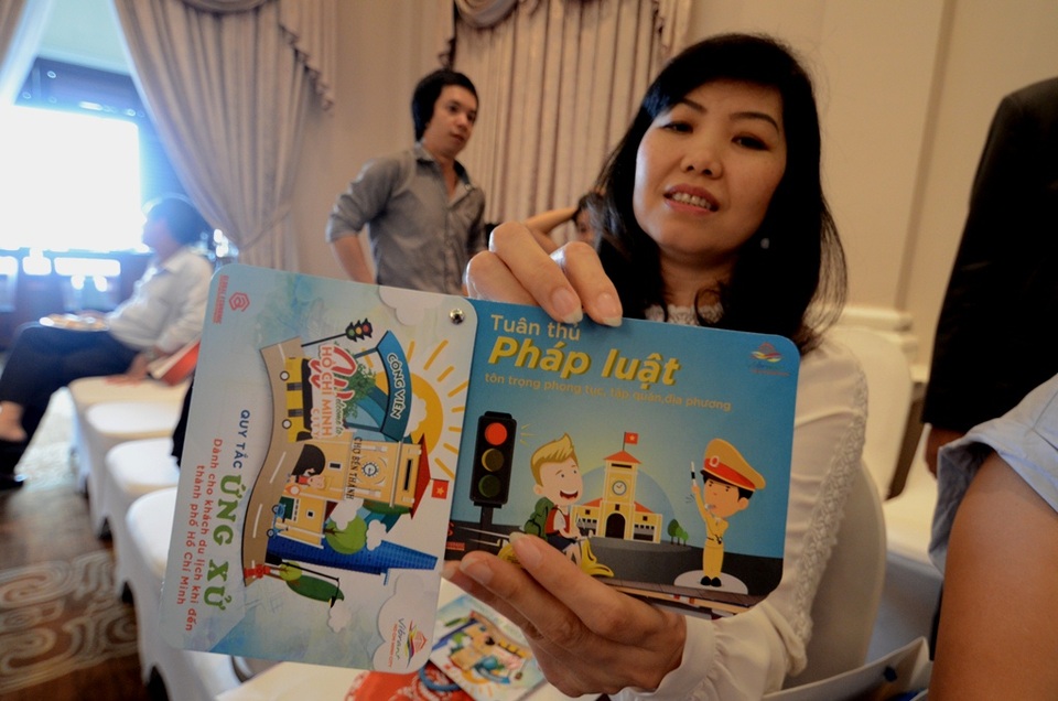 TPHCM công bố bộ quy tắc ứng xử dành cho du khách - 5 Quan trọng nhất vẫn là việc tìm hiểu và tuân thủ pháp luật nước sở tại. Điều này không dành riêng cho một ai và cực kỳ quan trọng với những người hay đi du lịch.