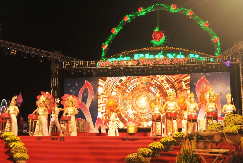 Tiếng trống khai hội sau lời phát biểu của Chủ tịch tỉnh Đồng Tháp