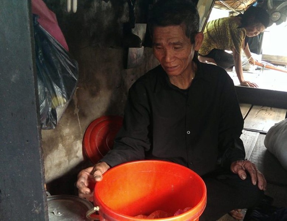 Ông Nguyễn Văn Trinh - người đã gắn bó với làng chài từ rất lâu