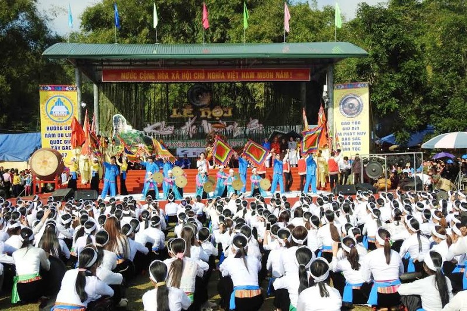 Rộn ràng lễ khai hạ Mường Bi - 4 Rộn ràng lễ khai hạ Mường Bi - 4