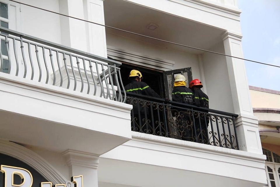 Liên tiếp xảy ra 3 vụ cháy chỉ trong buổi sáng - 5 Liên tiếp xảy ra 3 vụ cháy chỉ trong buổi sáng - 5