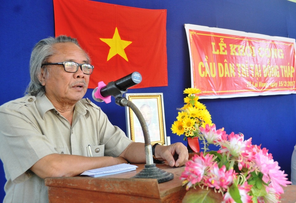 Khởi công xây dựng cầu Dân trí thứ 12 tại Đồng Tháp - 2
Nhà báo Phan Huy - Trưởng VP báo Dân trí khu vực ĐBSCL phát biểu tại lễ khởi công cầu Dân trí ở Đồng Tháp