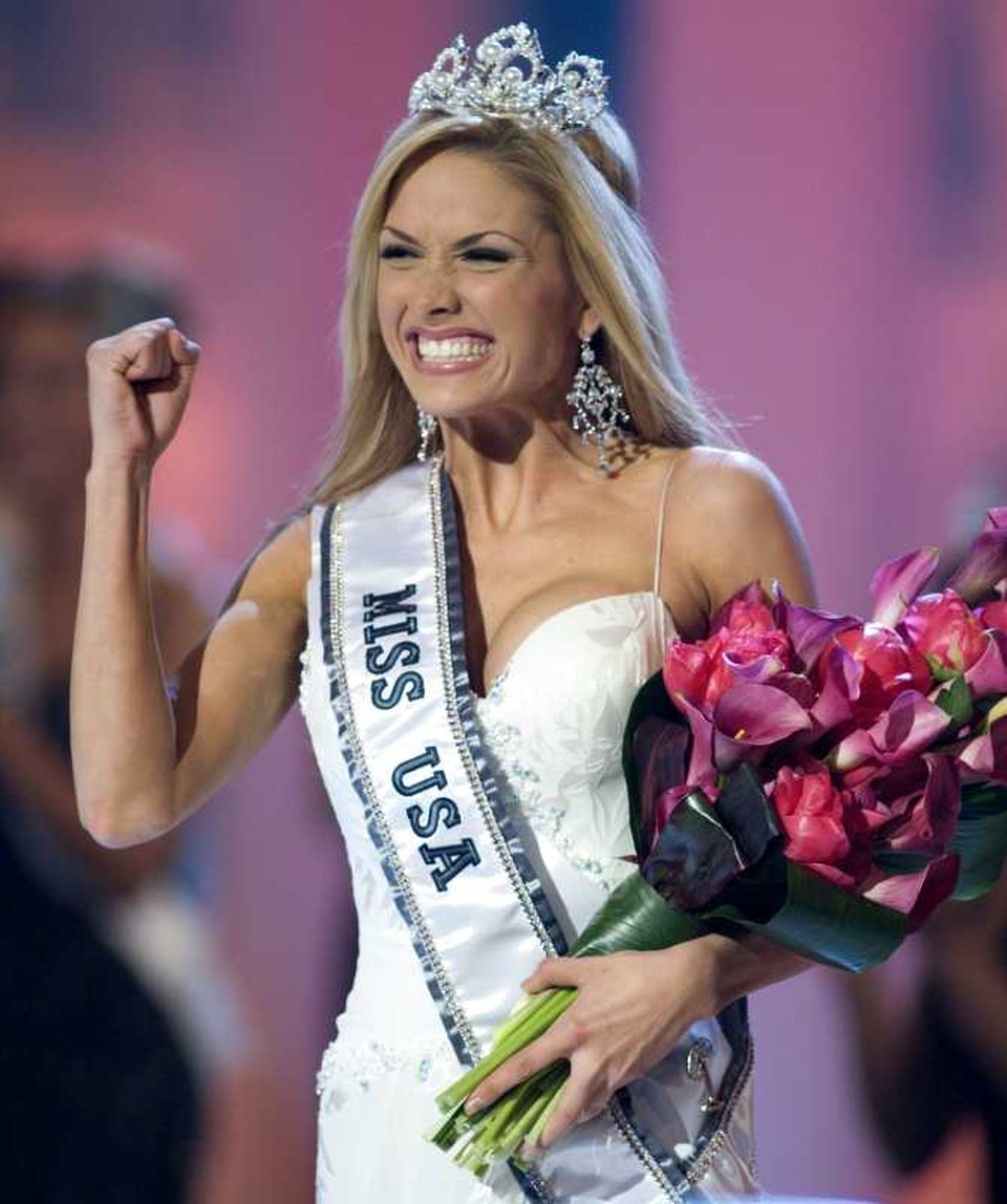 Tara Conner ở thời khắc được trao vương miện Hoa hậu Mỹ 2006.