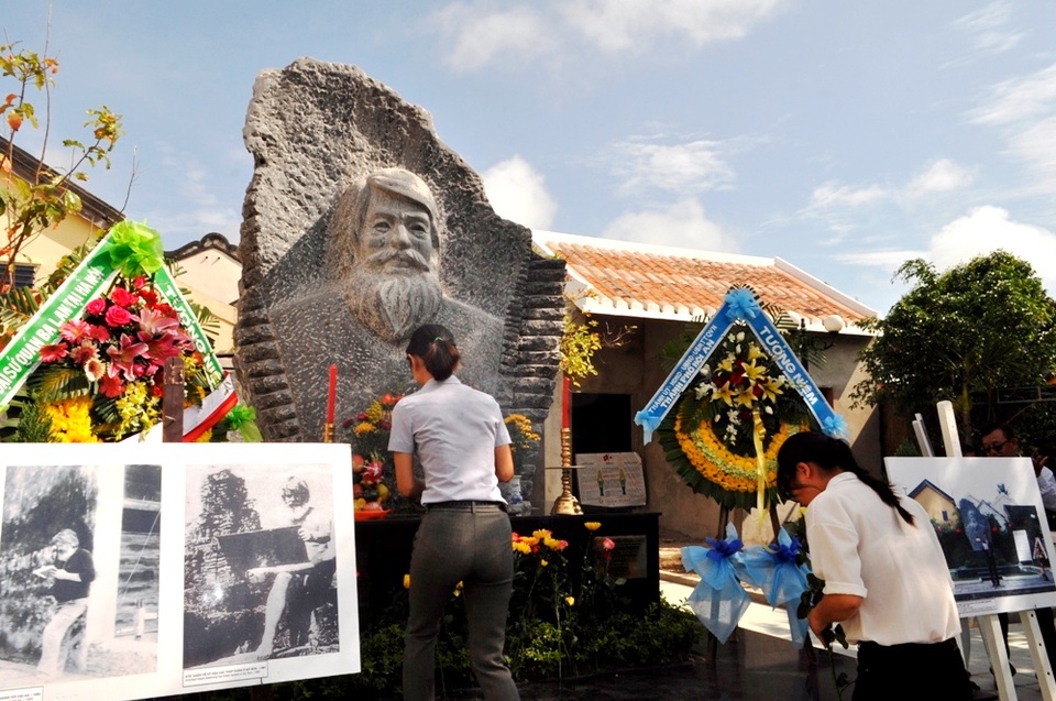 Tượng đài KTS Kazik được đặt trang trọng tại công viên Kazik- đường Trần Phú, Hội An