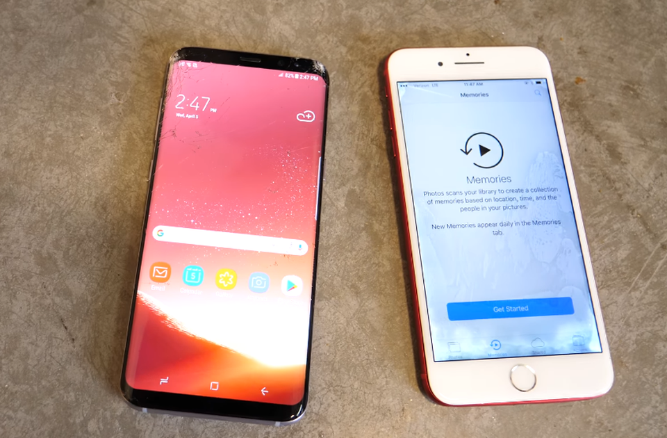 Mặt trước của iPhone 7 vẫn không có dấu hiệu rạn nứt rõ ràng, tuy nhiên hệ thống cảm ứng đã gặp vấn đề và không thể sử dụng bình thường. Trái lại, Galaxy S8 gặp phải một vài vết nứt ở nơi tiếp xúc, tuy nhiên vẫn sử dụng các chức năng một cách bình thường.