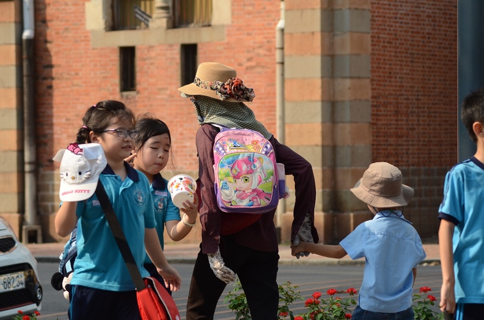 Sài Gòn nắng nóng đến nỗi… không nhận ra nhau - 3 Sài Gòn nắng nóng đến nỗi… không nhận ra nhau - 3