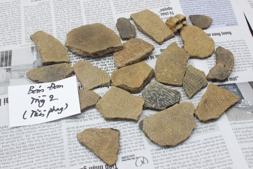 Mảnh gốm có hoa văn.