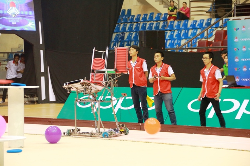 Khởi tranh chức vô địch “chinh phục đĩa bay” cuộc thi robocon 2017 - 3 Khởi tranh chức vô địch “chinh phục đĩa bay” cuộc thi robocon 2017 - 3