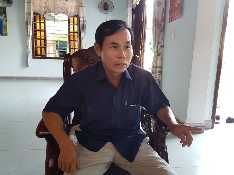Thực hư việc Bí thư thị trấn “khai man tuổi để nhận Huy chương” - 5 Ông Phan Chí Hòa trao đổi với PV