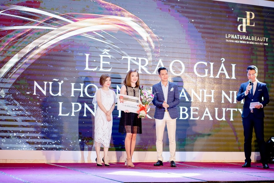 Phan Hải – "Người phán xử" bỗng chốc trở thành "Người khó xử" trước dàn doanh nhân xinh đẹp - 4 Phan Hải – "Người phán xử" bỗng chốc trở thành "Người khó xử" trước dàn doanh nhân xinh đẹp - 4