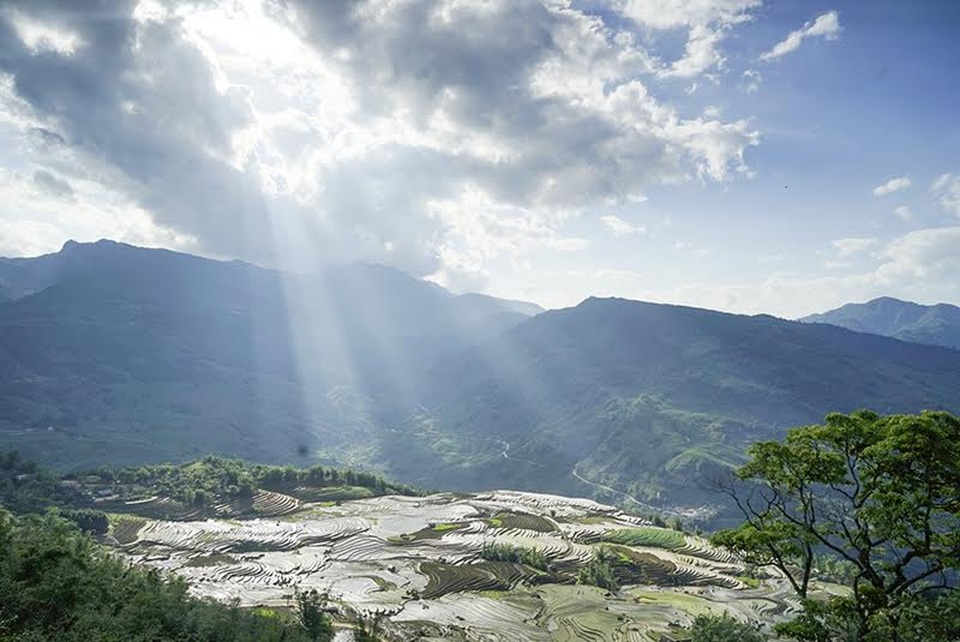 Vẻ đẹp ruộng bậc thang Lào Cai mùa nước đổ - 1