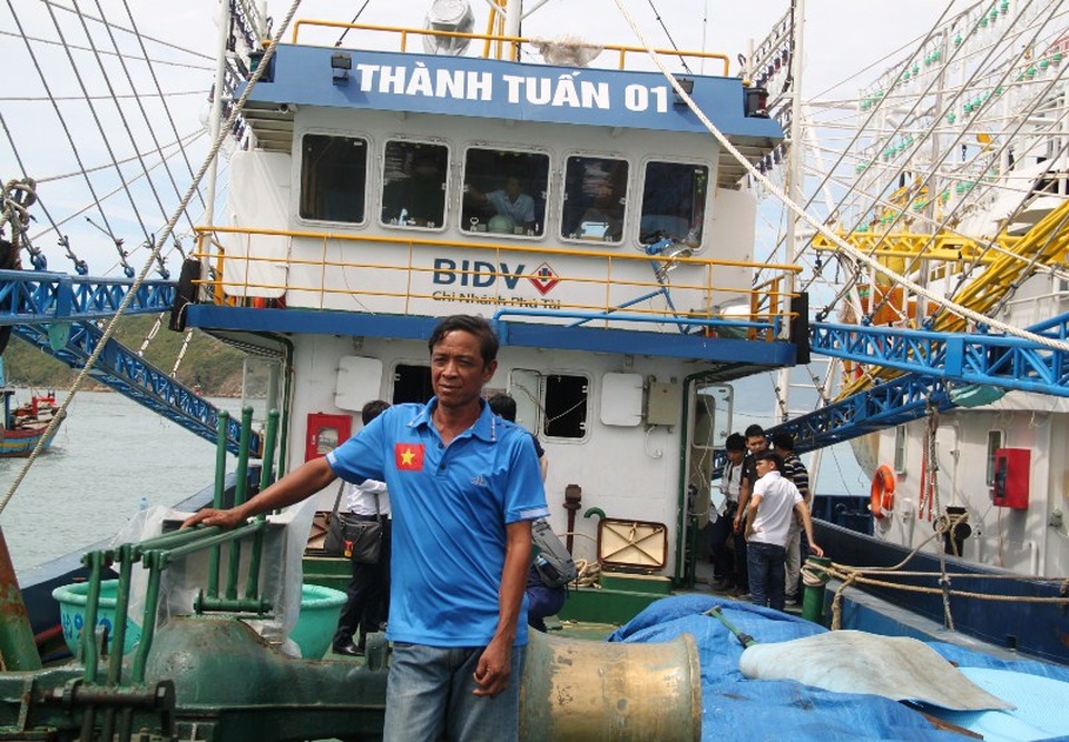 “Đấu khẩu” nảy lửa vì hãng máy Doosan không chịu thay máy mới - 4 Ngư dân Trần Đình Sơn: Nếu hãng Doosan không thay máy mơi ông sẽ niêm phong và trả lại tàu