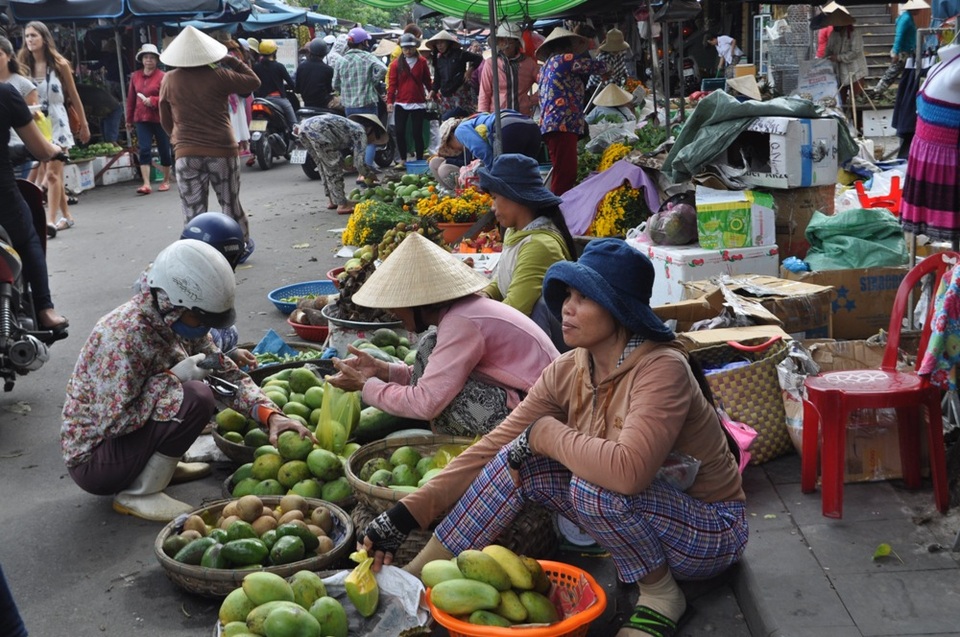 Bánh ú tro đắt hàng dịp Tết Đoan Ngọ - 5 Hàng trái cây được nhiều người chọn lựa để về cúng ông bà
