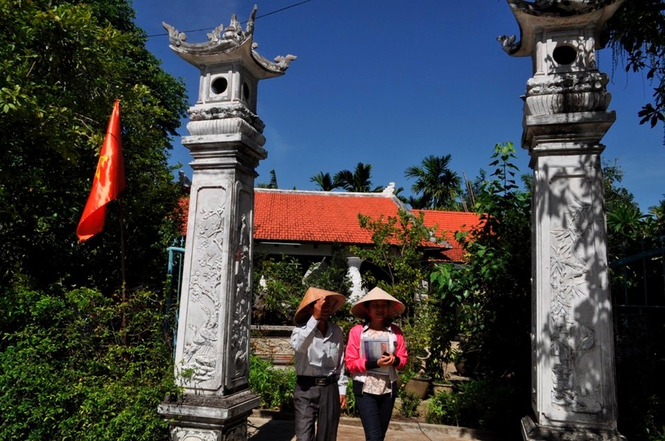 Thêm một làng du lịch cộng đồng mở cửa đón khách - 6
Ngôi nhà cổ nổi tiếng với cây thị hơn 100 năm tuổi và các bức hoành phi đắp nổi miêu tả về tình mẫu tử, gia đình…