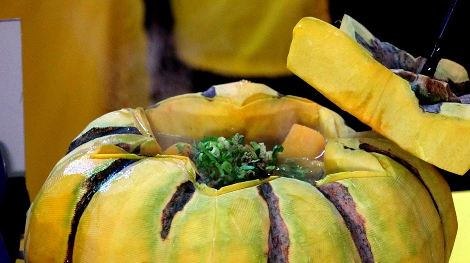 Khi nhà báo trổ tài… dao thớt - 5 Món canh bí bốc khói nghi ngút.