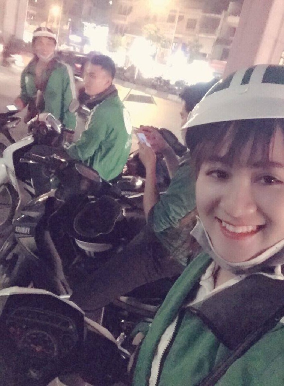 Nữ xe ôm xinh đẹp khiến cộng đồng mạng rần rần tìm kiếm - 6 Nữ xe ôm xinh đẹp khiến cộng đồng mạng rần rần tìm kiếm - 6