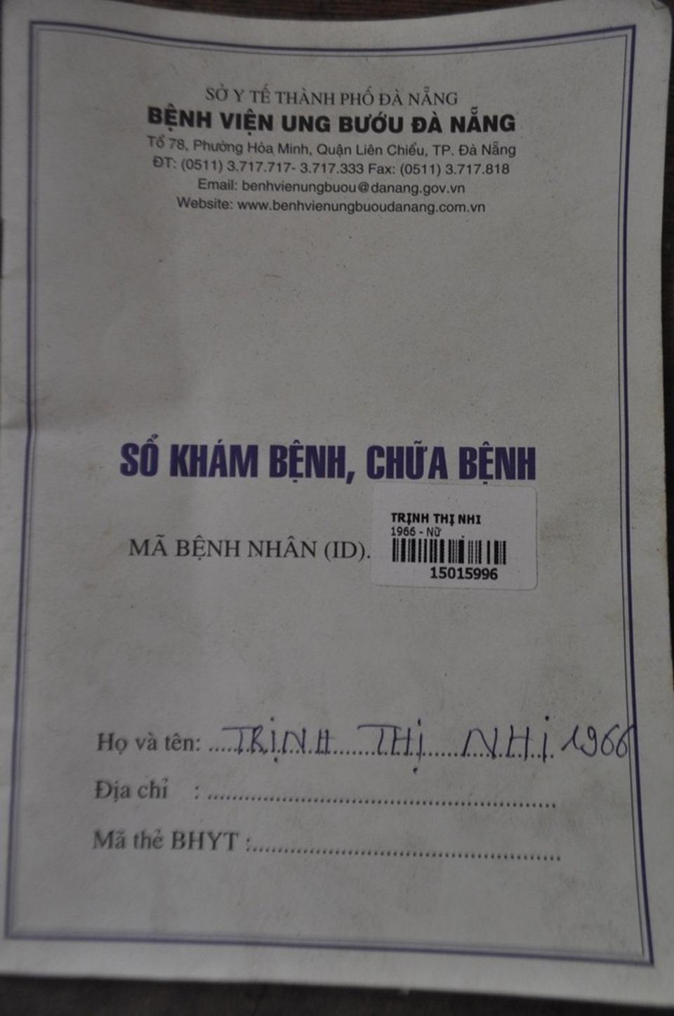 Lay lắt cảnh vợ chồng già yếu nuôi con gái ung thư - 5 Sổ khám chữa bệnh ung thư của bà Nhi