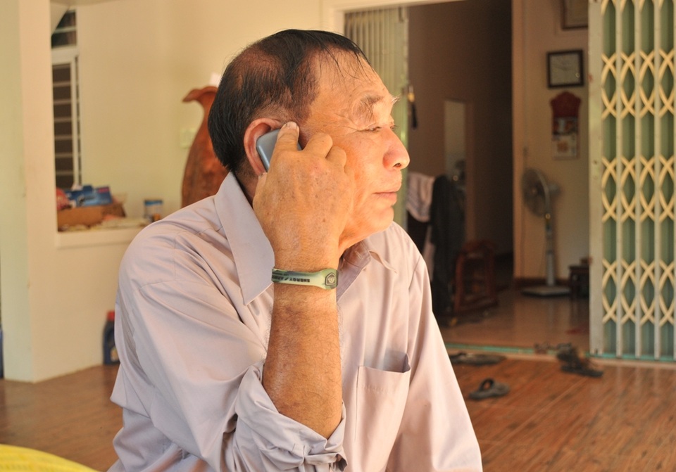 Từ cựu tù Phú Quốc tay không phá kẽm gai vượt ngục đến nông dân sản xuất giỏi - 2 
Sắp đến ngày thương binh liệt sĩ, ông Ba Toàn liên tục nhận được các cuộc điện thoại thăm hỏi từ những bạn cựu tù Phú Quốc.