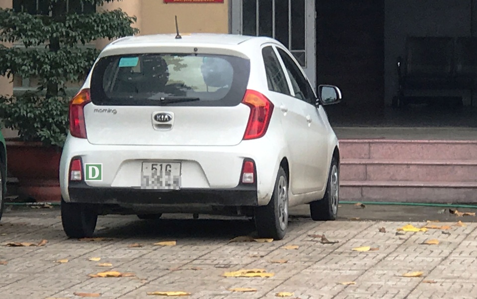 Chiếc xe và tài xế Tuấn đang bị giữ tại trụ sở Công an phường 6, quận Gò Vấp.