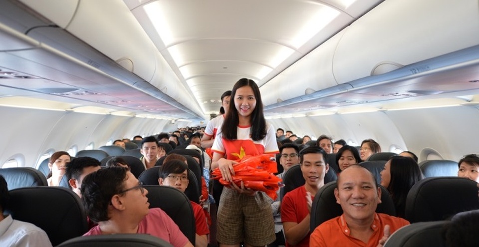 Gần 200 hành khách Vietjet cùng hát "Nối vòng tay lớn" mừng quốc khánh 2/9 - 5 Gần 200 hành khách Vietjet cùng hát "Nối vòng tay lớn" mừng quốc khánh 2/9 - 5