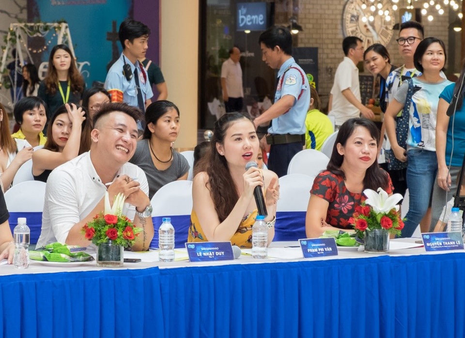 Nhiều háo hức và bất ngờ tại Vòng Chung Kết “Sao Nhí Tài Năng” - 5 Phó hiệu trưởng trường Ted Saigon - Cô Phạm Phi Vân nhận xét phần trình diễn của các bé.