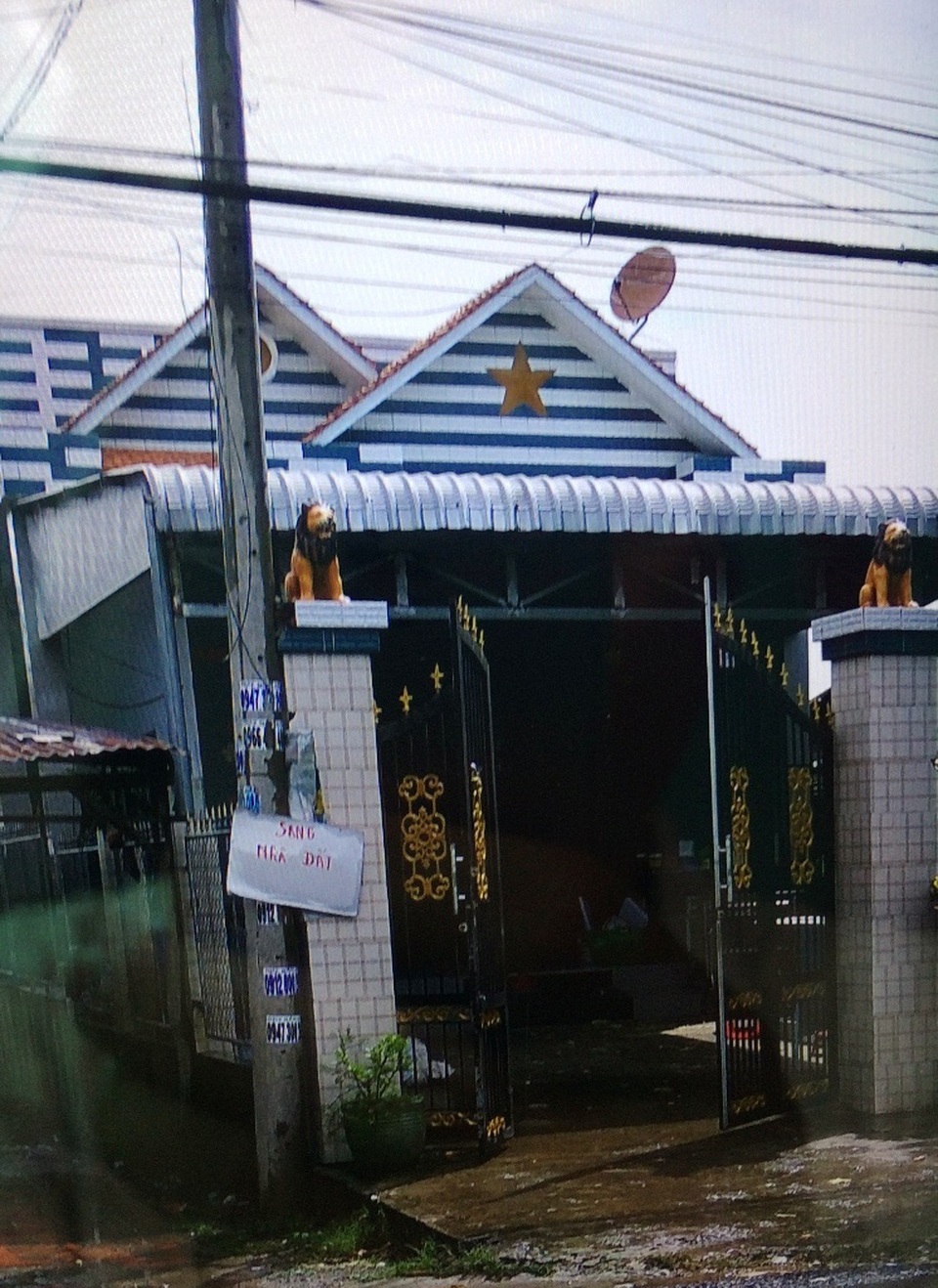 Vụ vợ Phó Bí thư Đảng ủy xã vỡ hụi tiền tỷ: Quá tin vợ "cán bộ to"! - 2 Trước khi bà Nhung tuyên bố vỡ hụi, vợ chồng bà Nhung đã cầm cố đất, sang bán nhà cửa...