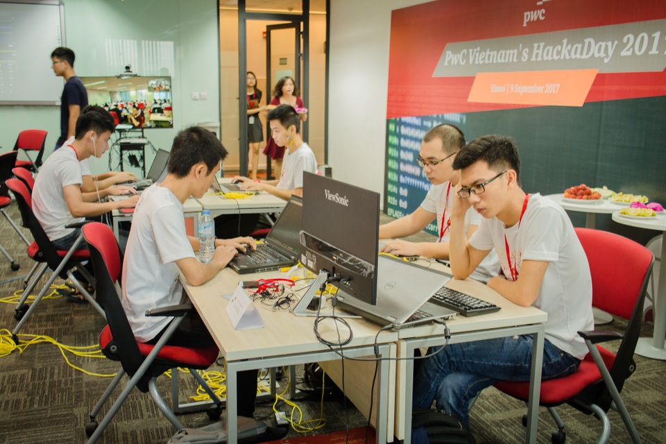 Việt Nam tổ chức cuộc thi "Xem ai hack được nhiều hơn" cho sinh viên đại học - 2 Cuộc thi tìm hacker giỏi nhất HackaDay Vietnam 2017