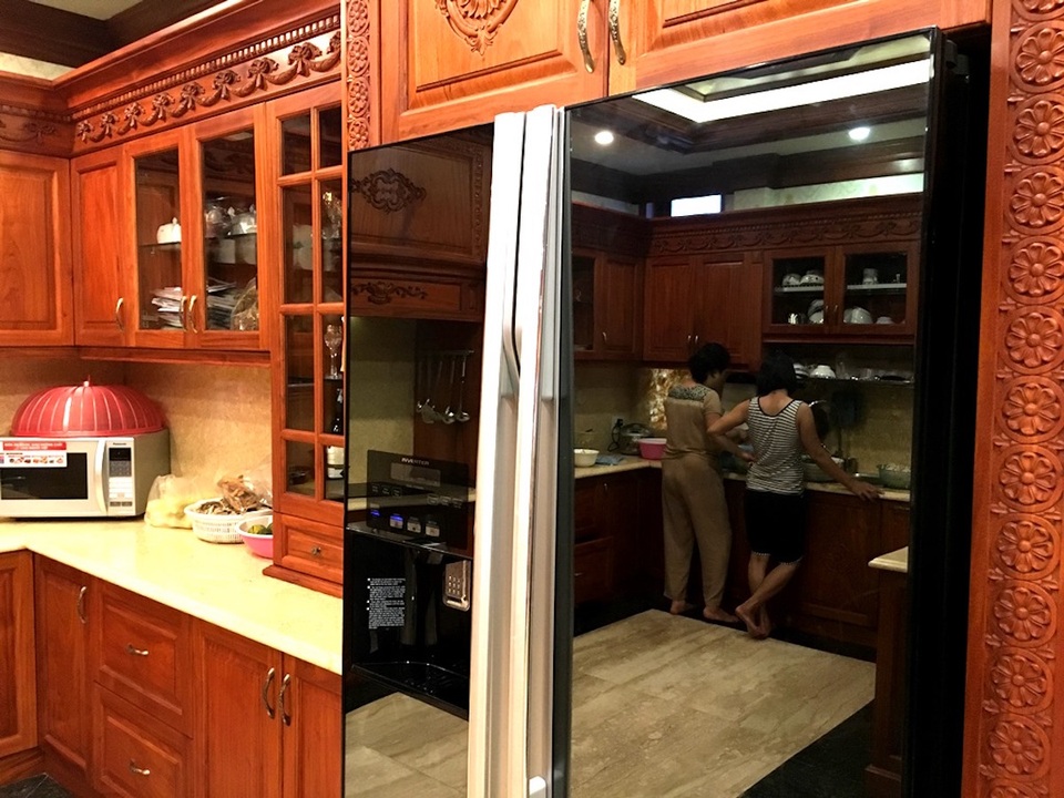 Biệt thự trong hẻm hét giá khủng 55 tỷ đồng, chuyên gia bất động sản nói gì? - 5 Theo gia chủ, những vật dụng gỗ được gia công tại chỗ trong quá trình xây dựng, không mua sẵn bên ngoài