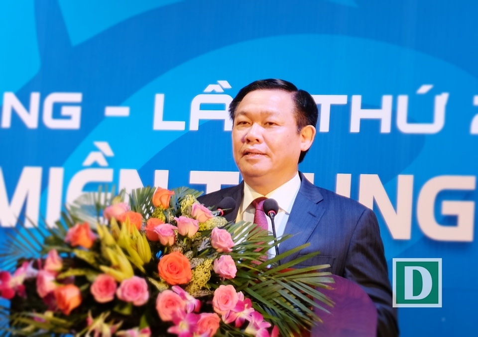 Du lịch miền Trung: Mạnh, mà mạnh ai nấy làm - 1 Phó Thủ tướng Vương Đình Huệ phát biểu chắc rằng nhiều đại biểu tham dự Diễn đàn ấn tượng với nhận định các địa phương trong Vùng duyên hải miền Trung có nhiều thế mạnh đề phát triển, nhưng vẫn còn mạnh ai nấy làm