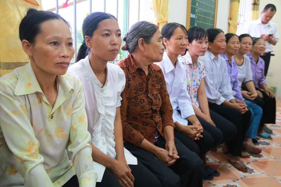 Đông đảo phụ huynh đến chứng kiến lễ trao học bổng.