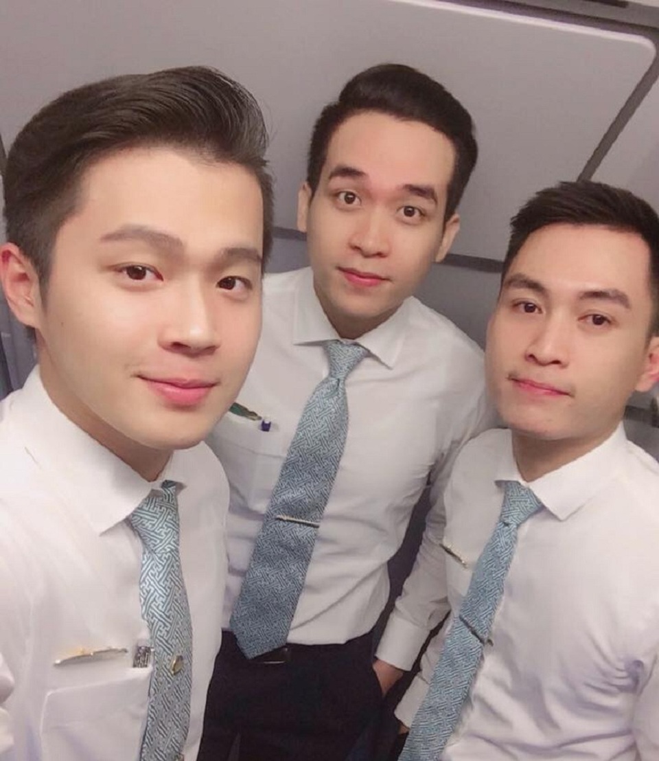 Mê mẩn với chuyến bay hội tụ cả dàn tiếp viên chuẩn “soái ca” - 7 Mê mẩn với chuyến bay hội tụ cả dàn tiếp viên chuẩn “soái ca” - 7