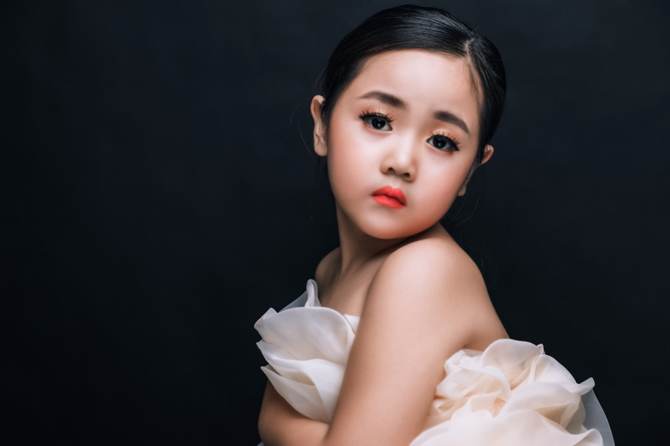 Với tuổi đời, tuổi nghề còn nhỏ nhưng Bảo Ngân đã sớm sở hữu thần thái người mẫu và ánh mắt hút hồn.