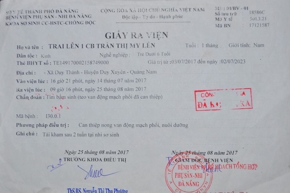 Thương bé 3 tháng tuổi mắc bệnh teo hẹp động mạch phổi và hở van tim ba lá - 5 Giấy xác nhận bệnh tật của cháu Lực