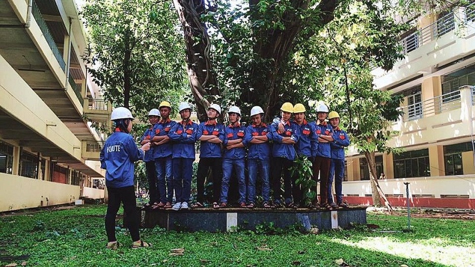 Nữ sinh được cưng chiều như công chúa trong lớp học - 3 Nữ sinh được cưng chiều như công chúa trong lớp học - 3