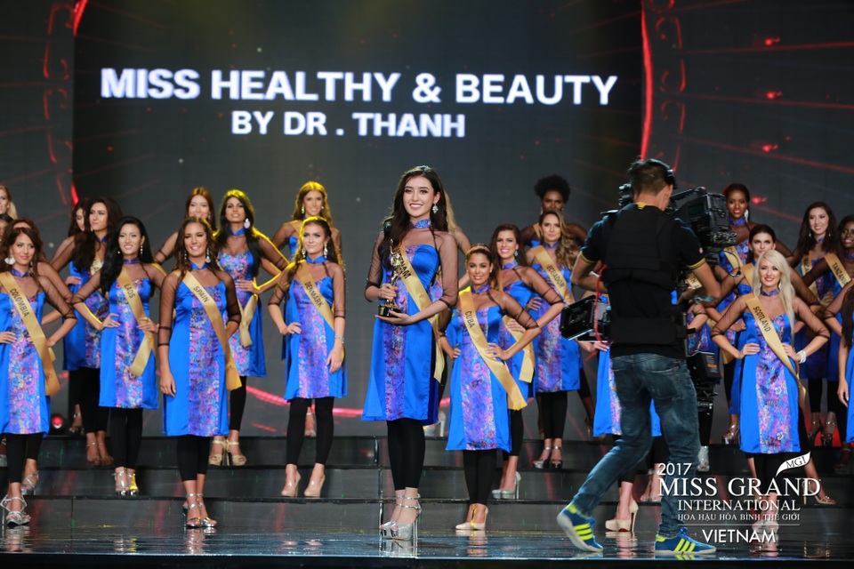 Giải mã sức hút của Miss Grand International 2017 - 3
Huyền My dừng chân ở vị trí Top 10 cùng với giải thưởng Hoa hậu khỏe đẹp cùng Dr Thanh