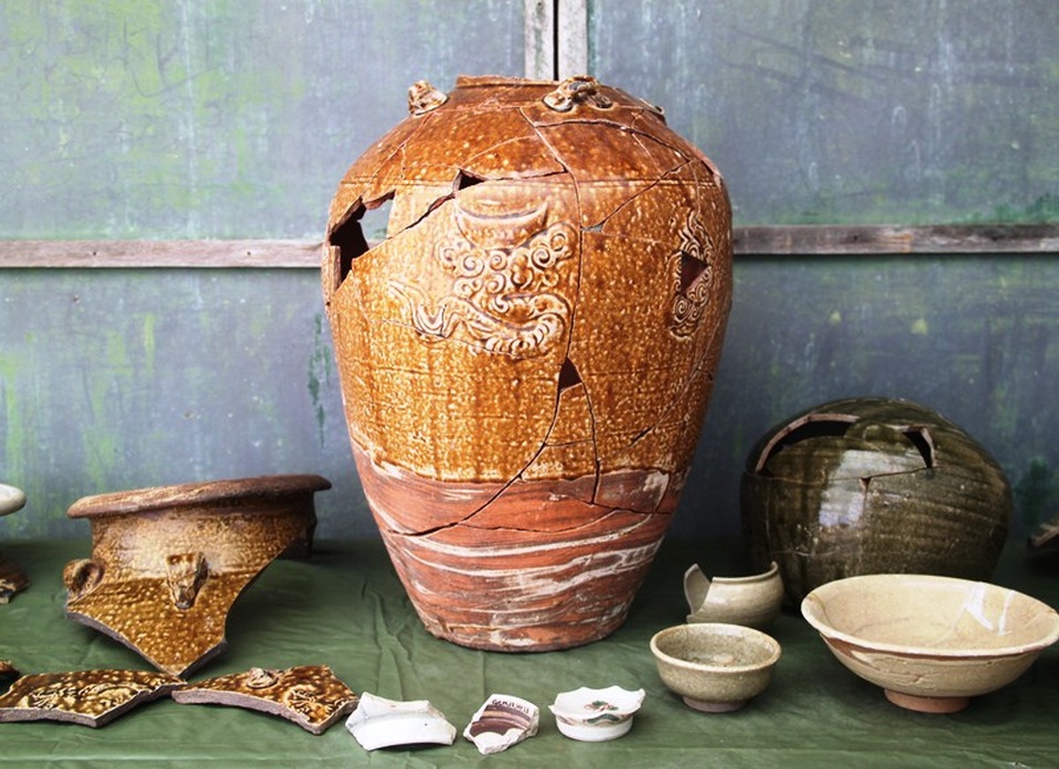 Nhiều hiện vật thu được chứng minh các sản phẩm gốm còn được xuất khẩu sang một số nước Đông Nam Á