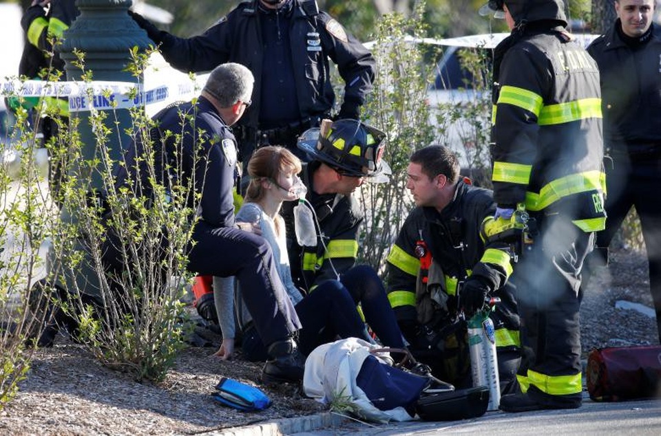 Tấn công khủng bố bằng xe tải ở trung tâm New York, 8 người chết - 10
(Ảnh: Reuters)