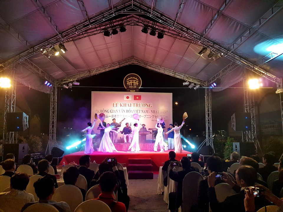 Tiết mục văn nghệ tại lễ khai trương“Không gian văn hóa Việt Nam - Nhật Bản”