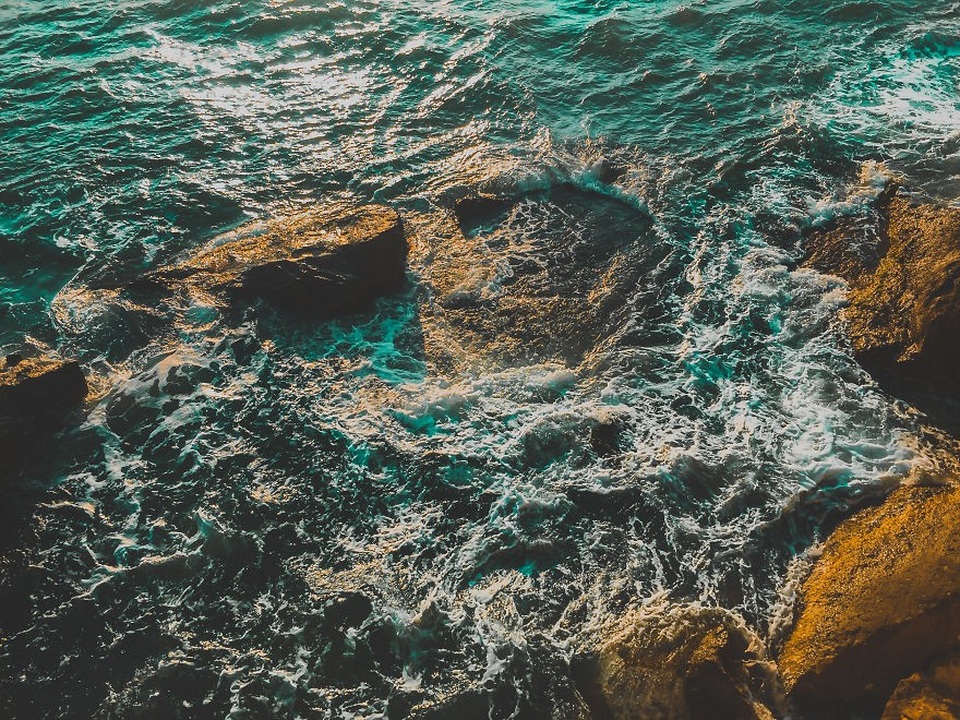 Độ chi tiết của từng con sóng được tái hiện ở mức cao.